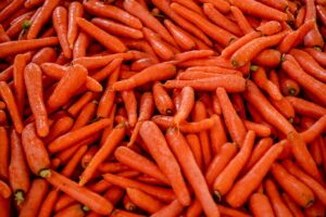 Can Cats Eat Carrots Safely - Featured image