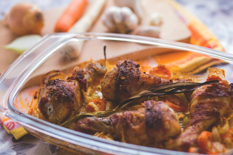 Can Cats Eat Cooked Chicken Safely - Featured image
