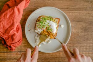 Can Cats Eat Toast Without Getting Sick - Featured image