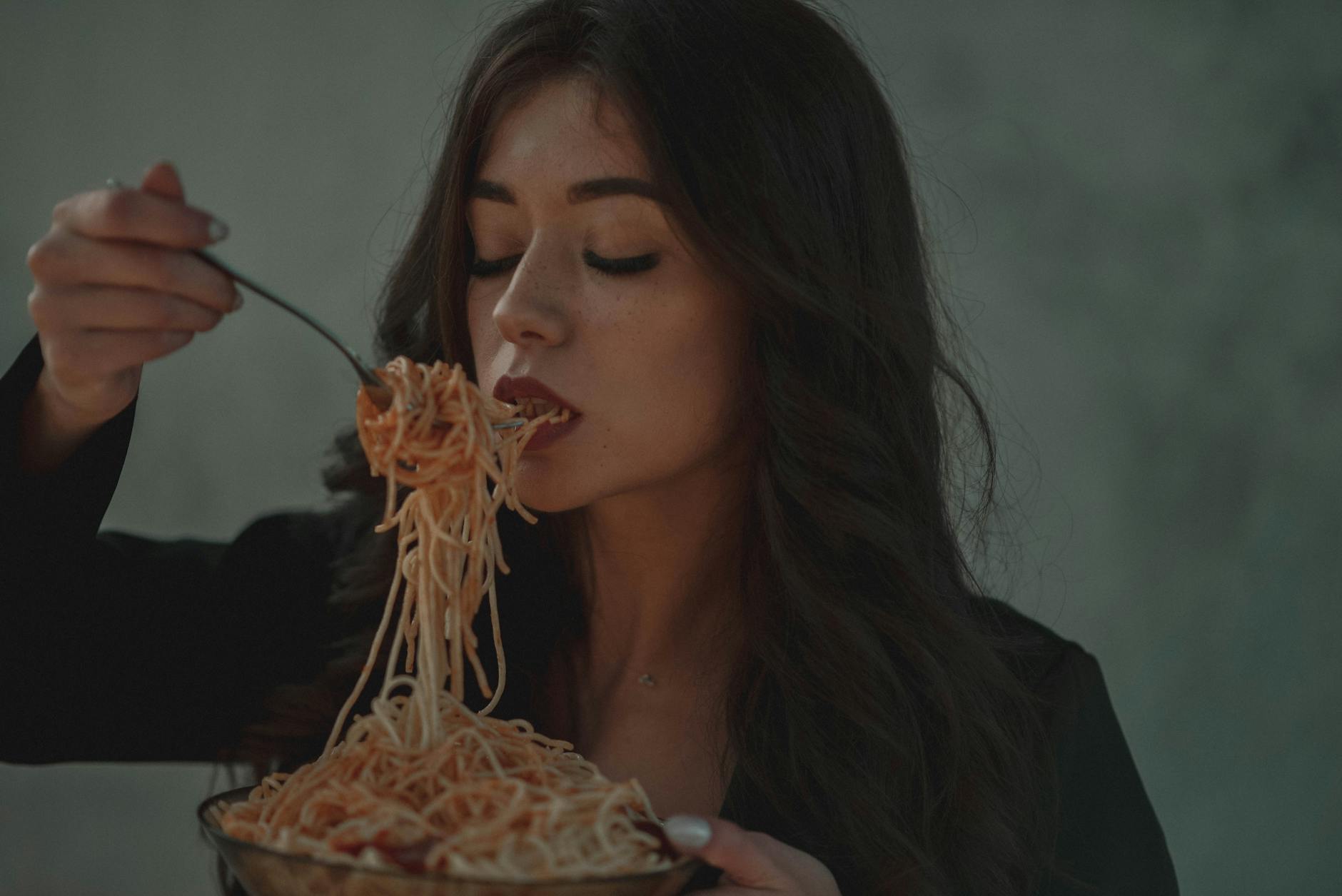 How Much Pasta Can a Cat Eat Without Getting Sick?