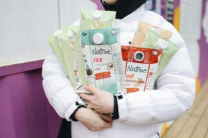 Is Oat Milk Safe for Cats - Featured image