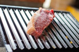 Is Raw Meat Safe for Cats to Eat - Featured image