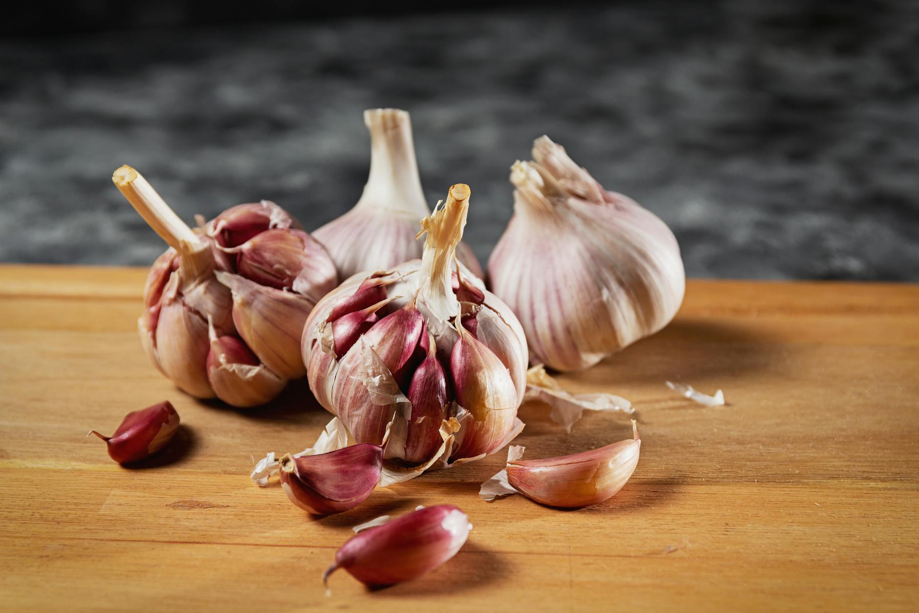 Why Is Garlic Toxic to Cats and Not to Humans?