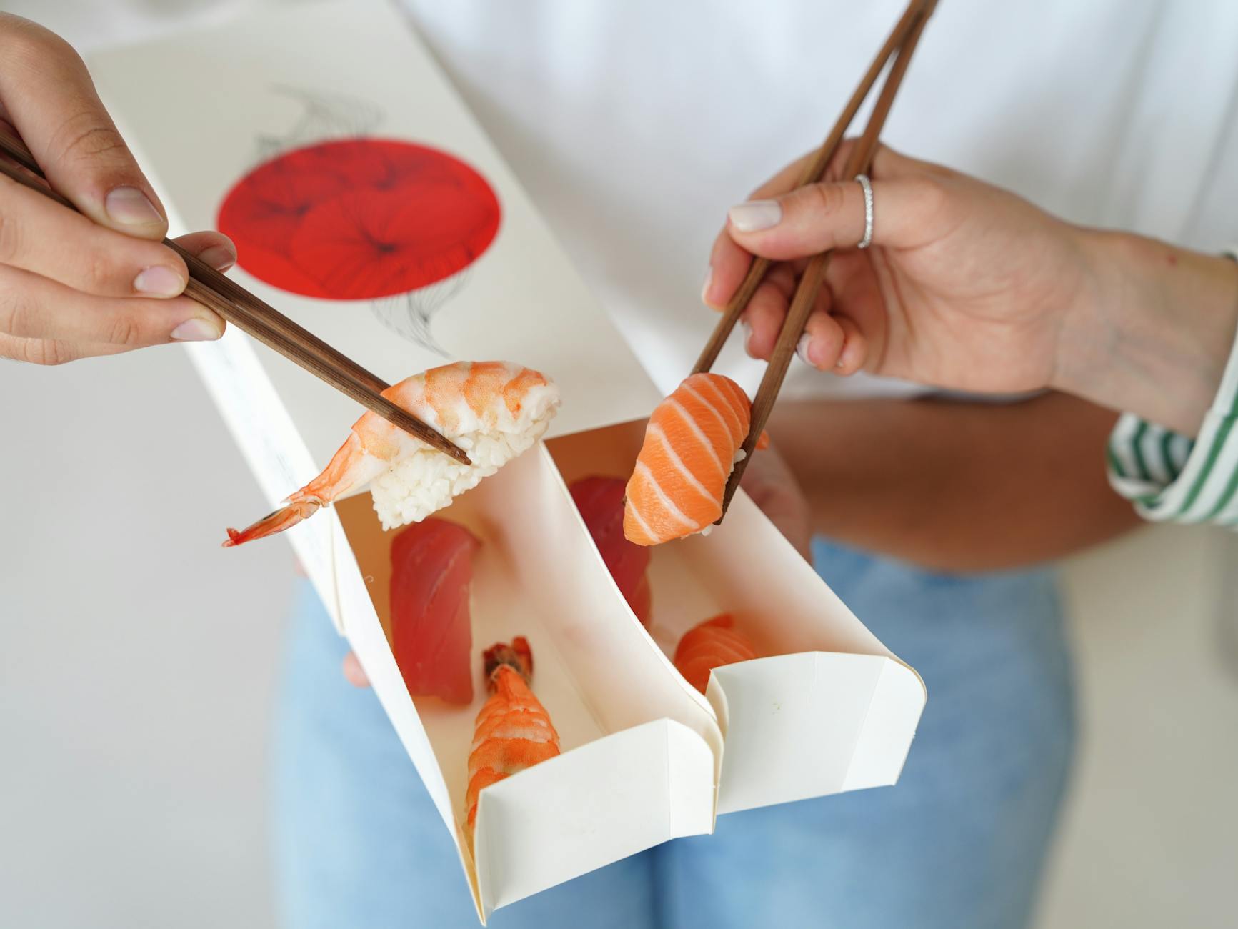 Can Cats Eat Sushi Safely - Featured image