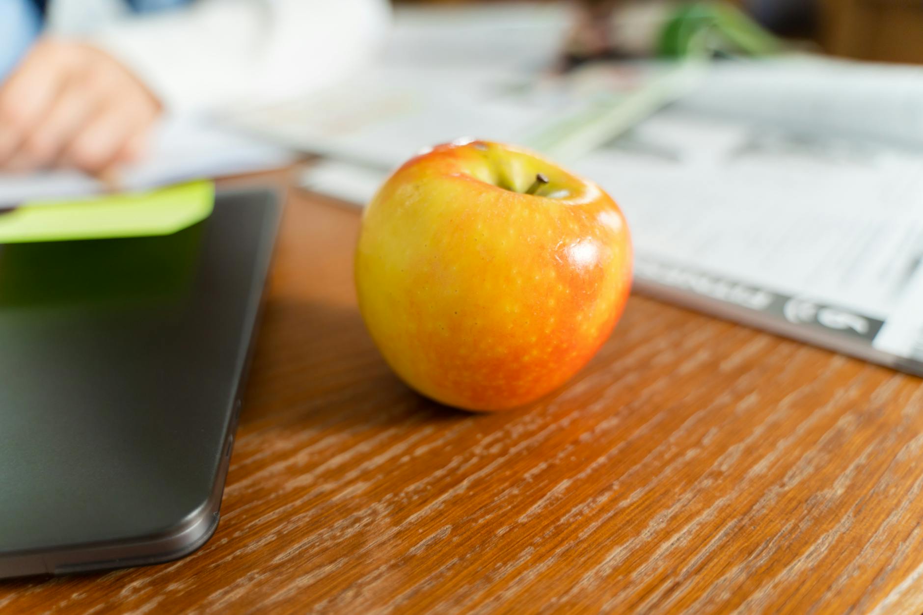 Why Are Apple Seeds Toxic to Cats — What Does Amygdalin Actually Do?