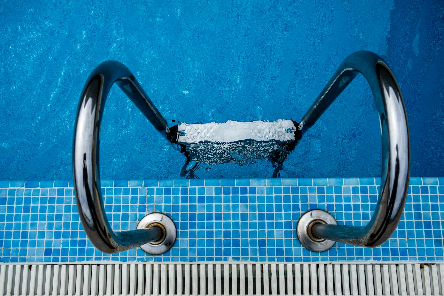 Do Cats Accidentally Fall Into Pools?