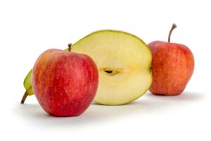 is it safe for cats to eat apples without skin - Featured image