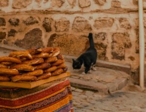 is it safe for cats to eat bread - Featured image