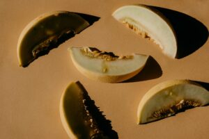 is it safe for cats to eat cantaloupe - Featured image