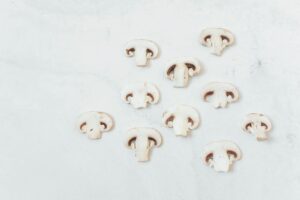 is it safe for cats to eat mushrooms - Featured image