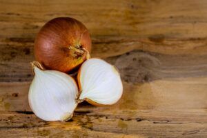 is it safe for cats to eat onions - Featured image