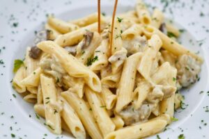 is it safe for cats to eat pasta - Featured image