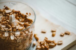 is it safe for cats to eat peanut butter - Featured image