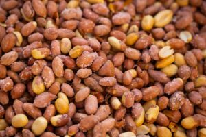 is it safe for cats to eat peanuts - Featured image