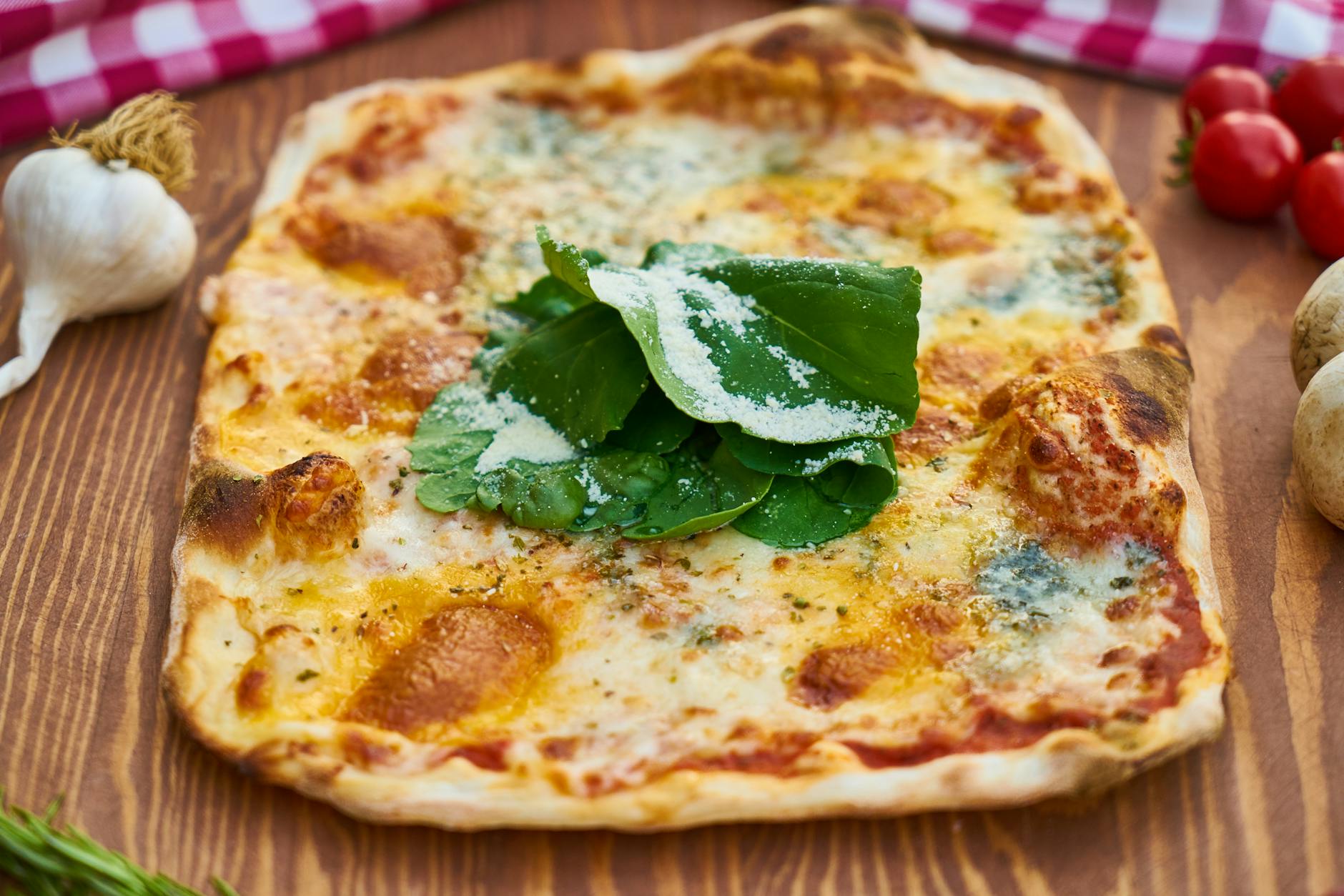 is it safe for cats to eat pizza crust - Featured image