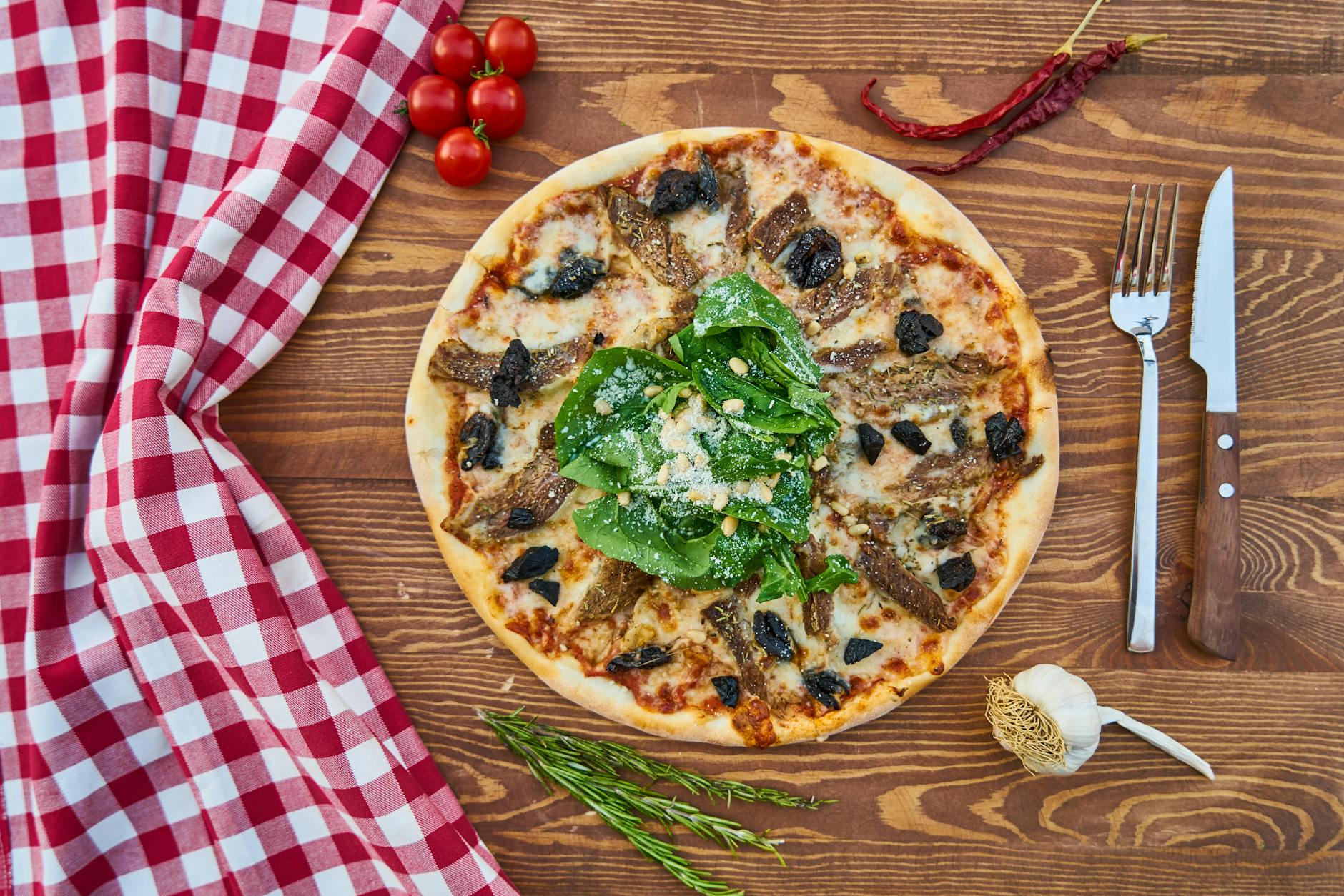 is it safe for cats to eat pizza toppings - Featured image