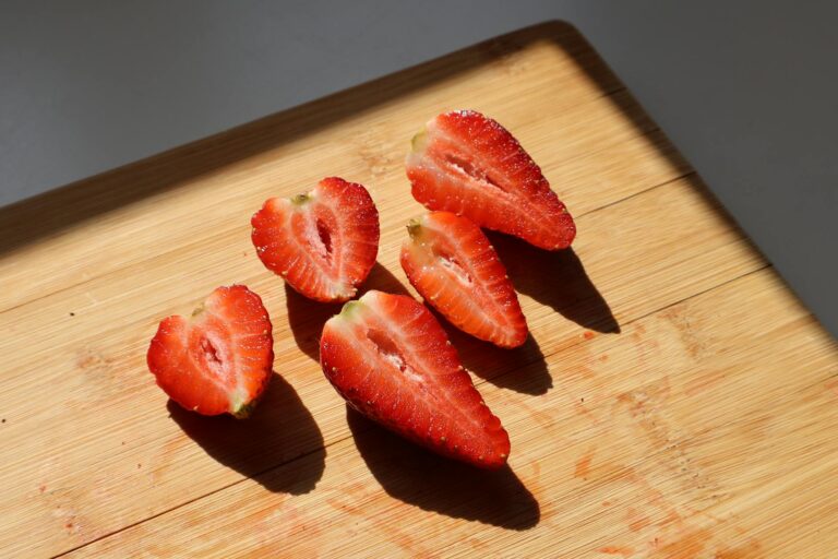 is it safe for cats to eat strawberries - Featured image