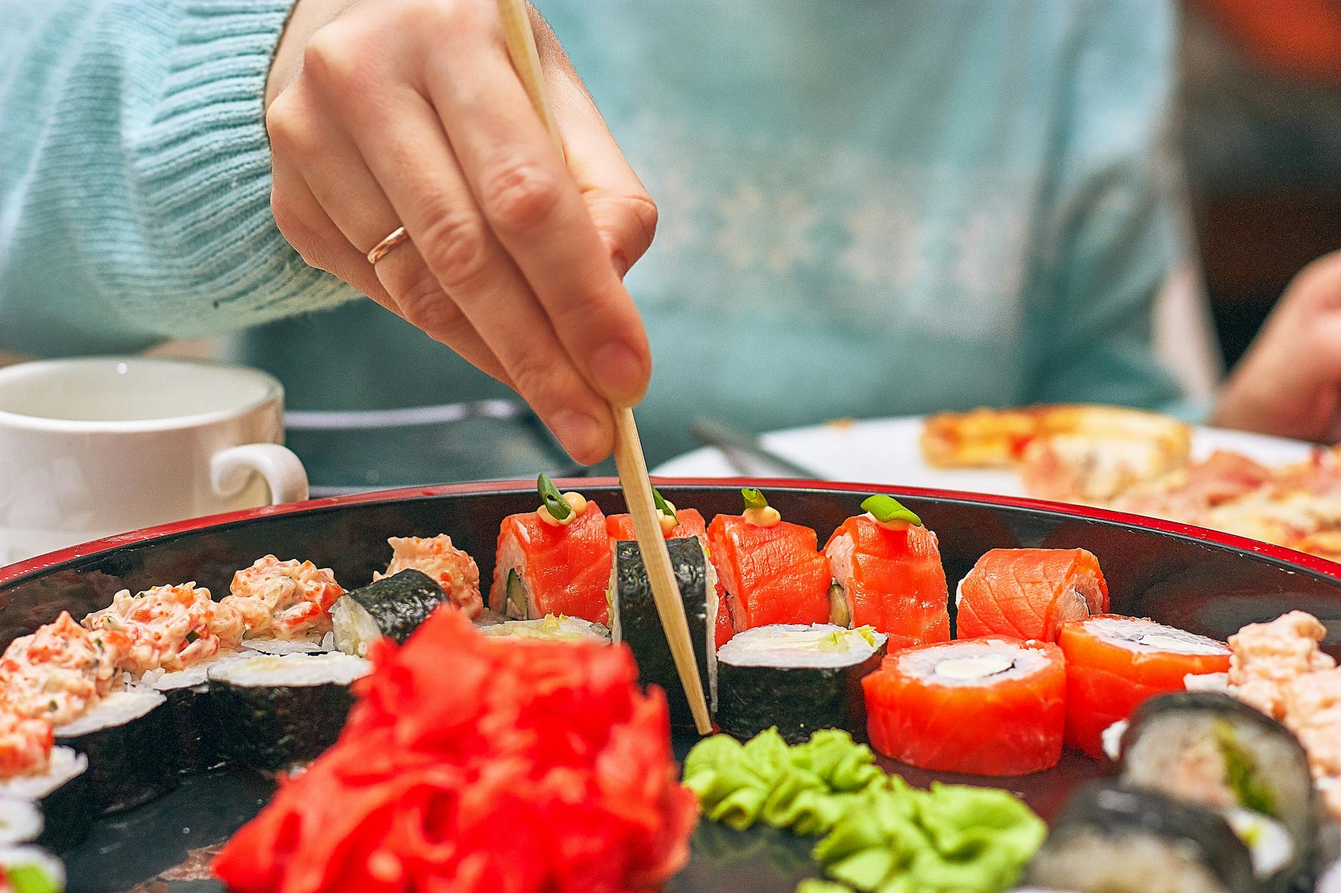 is it safe for cats to eat sushi - Featured image