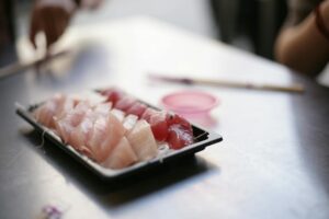 is it safe for cats to eat tuna every day - Featured image