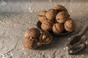 is it safe for cats to eat walnuts - Featured image