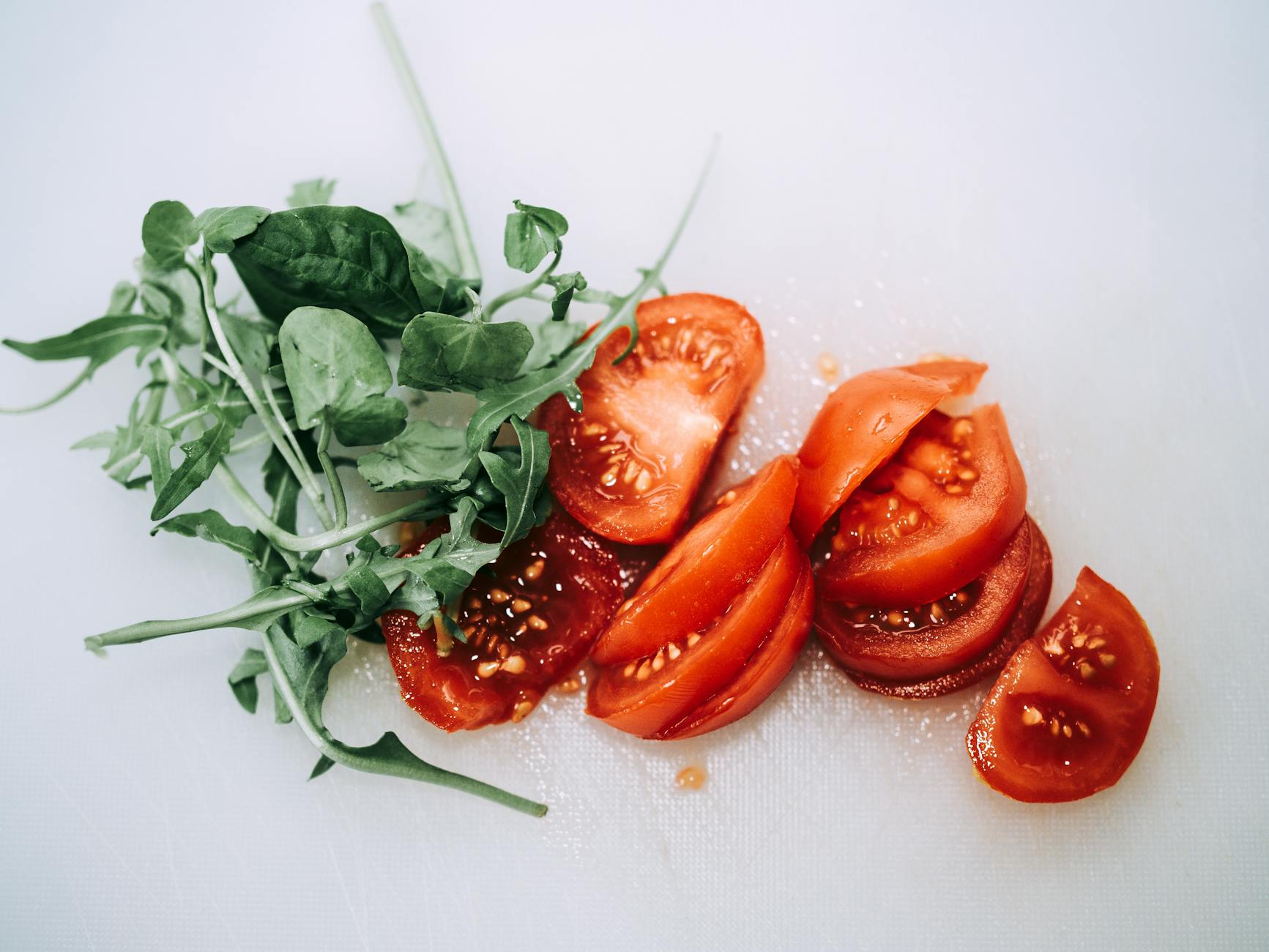 What Ingredients in Salad Dressing Are Dangerous for Cats?