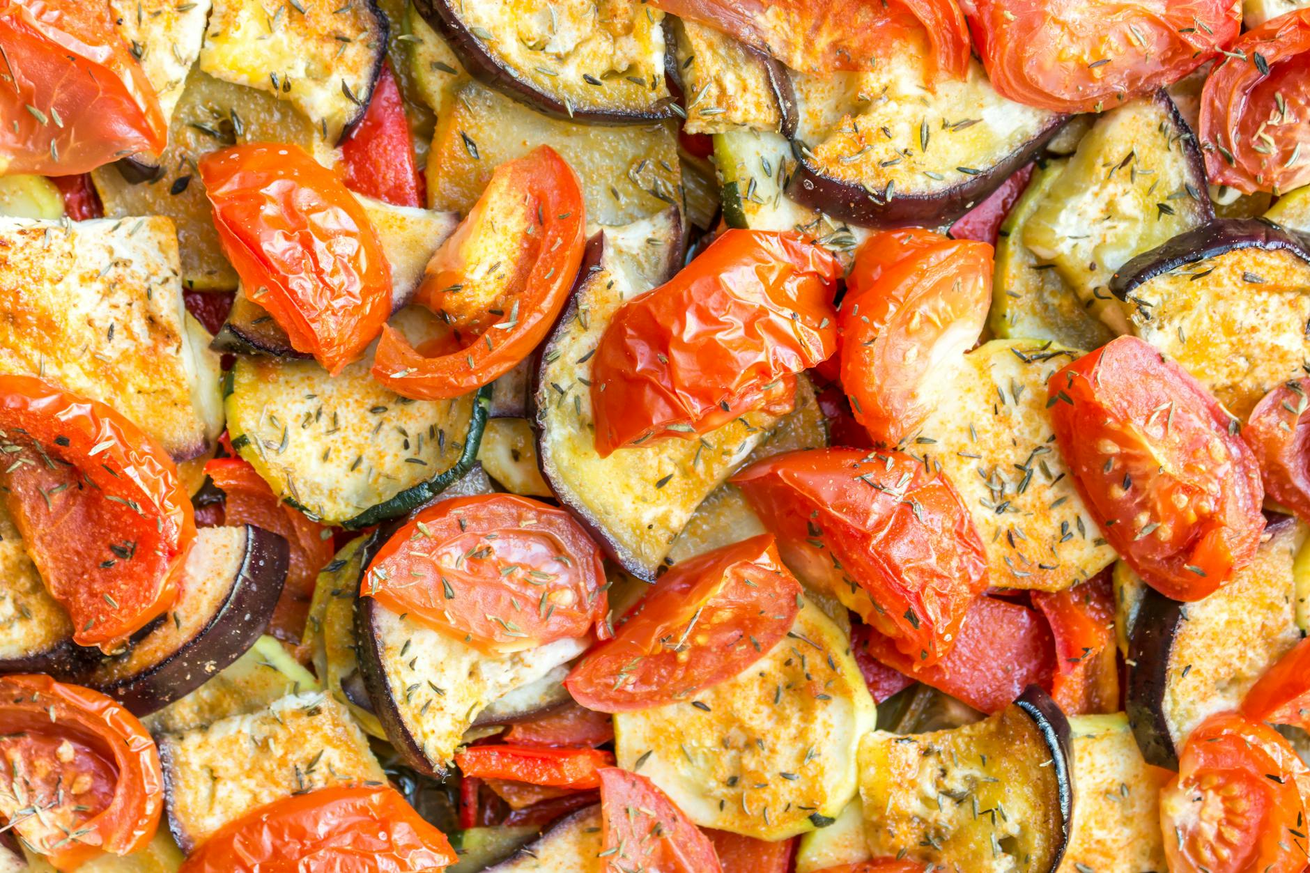 WHICH COOKED VEGETABLES ARE SAFE FOR CATS?