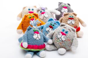 Cat Toys: Warning Signs and When to Call a Vet - Featured image
