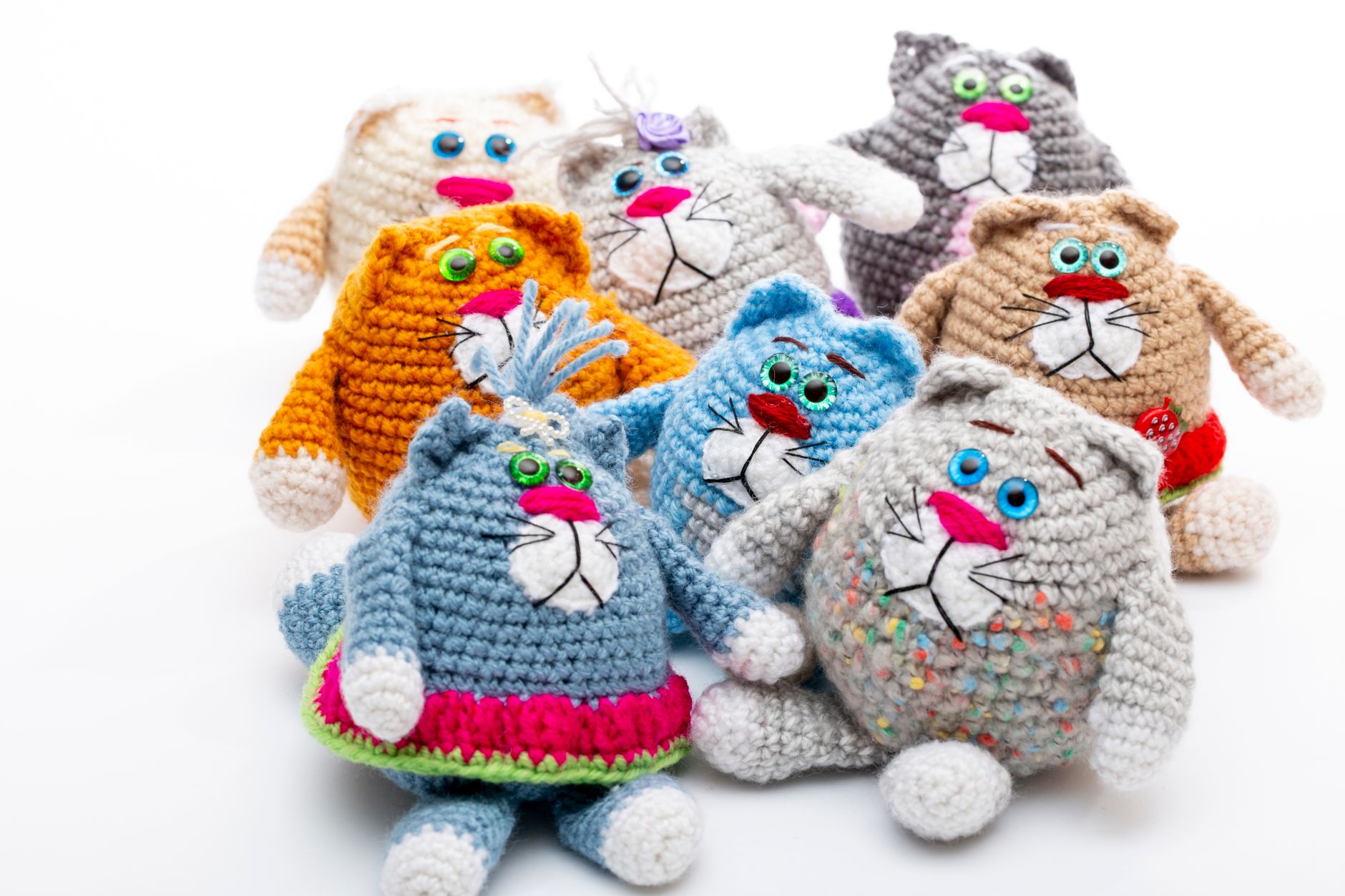 Cat Toys: Warning Signs and When to Call a Vet - Featured image